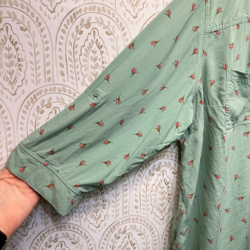 Torrid Harper Blouse Womens 2 Green Floral Rosebud Roll Tab Sleeve V-Neck Top - Picture 5 of 7